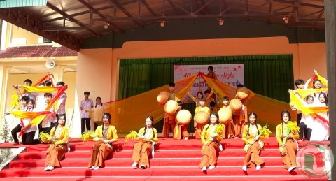 Đoàn trường THPT Quỳnh Lưu 2 tổ chức thành công Hội thi văn nghệ chào mừng 41 năm ngày Nhà giáo Việt Nam (20/11/1982 - 20/11/2023)