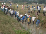 Trường THPT Quỳnh Lưu 2 ra quân làm thủy lợi