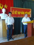Chi bộ trường THPT Quỳnh Lưu 2 tổ chức lễ kết nạp Đảng viên mới