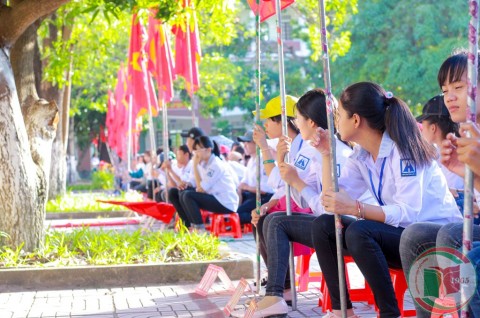 Trường THPT Quỳnh Lưu 2 tổ chức khai giảng năm học 2017-2018