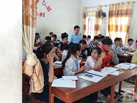 Thầy và trò trường THPT Quỳnh Lưu 2 trở lại trường sau đợt nghỉ